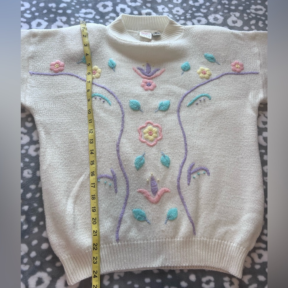 Basket of Yarn Vintage 80s Pastel Floral Embroidered Mock Neck Sweater/Large - Picture 8 of 11